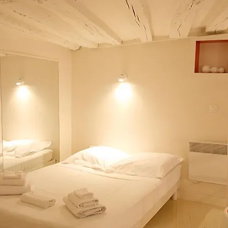 Apartments Paris Centre - At Home Hotel Marais Apartment *